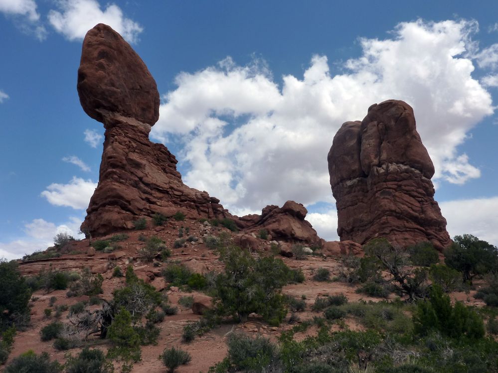 Arches NP Balanced Rock (3).JPG